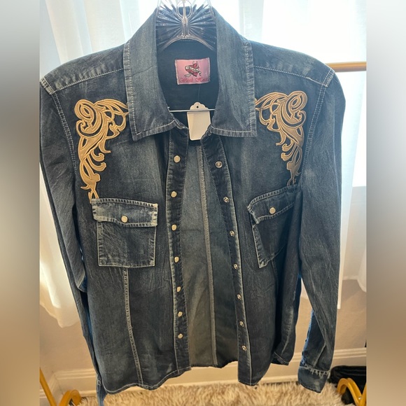 Brand: Wired Heart - Blue Denim Vintage Button-Down, medium size - Picture 5 of 10